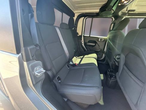 Used 2021 Jeep Gladiator Willys image 15