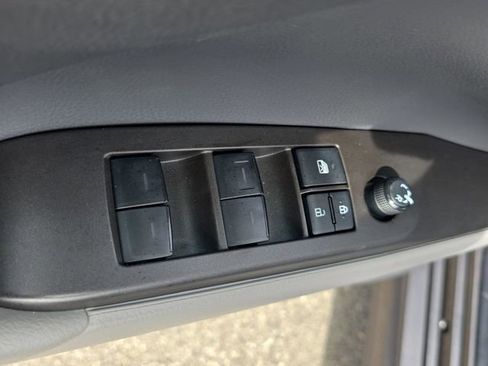 Used 2022 Toyota Camry SE image 27