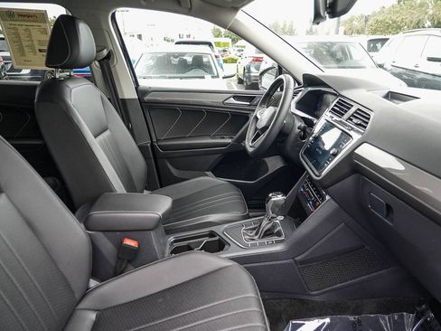 Certified 2023 Volkswagen Tiguan SE FWD image 16