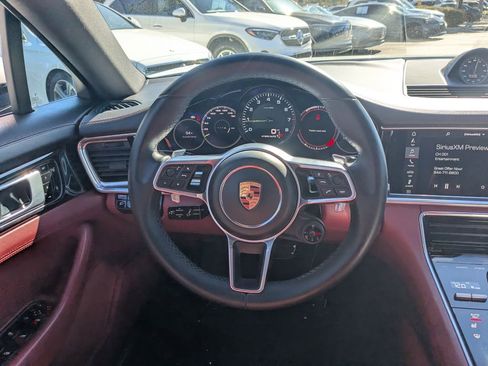 Used 2018 Porsche Panamera 4 image 3