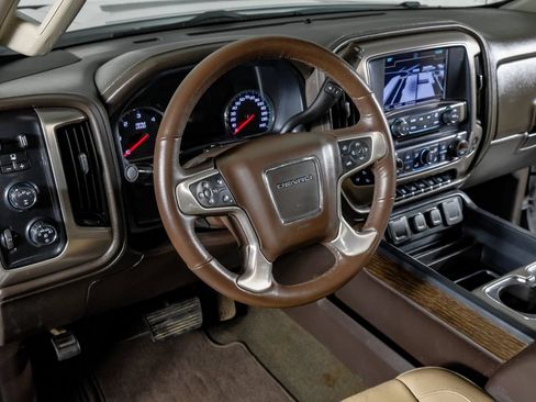 Used 2018 GMC Sierra 2500 Denali w/ Suspension Package, Off-Road AWD/4WD image 15