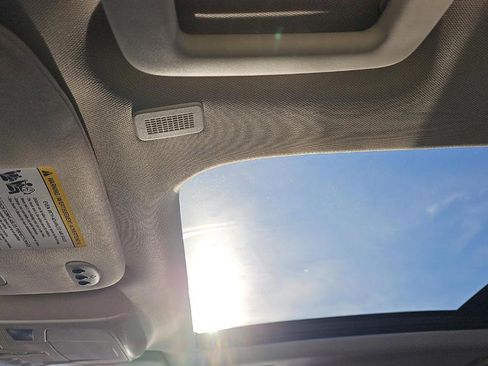 Used 2024 Ford Edge SEL w/ Convenience Package image 11