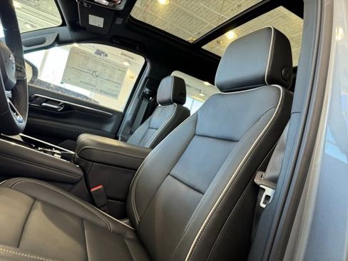 New 2026 Chevrolet Suburban Premier image 9