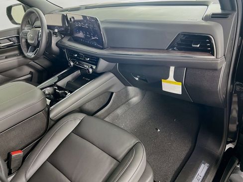 New 2026 Chevrolet Suburban Z71 image 33