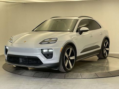 Used 2025 Porsche Macan 4 Electric image 1