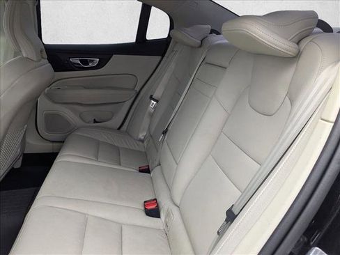 Used 2019 Volvo S60 T5 Inscription image 15