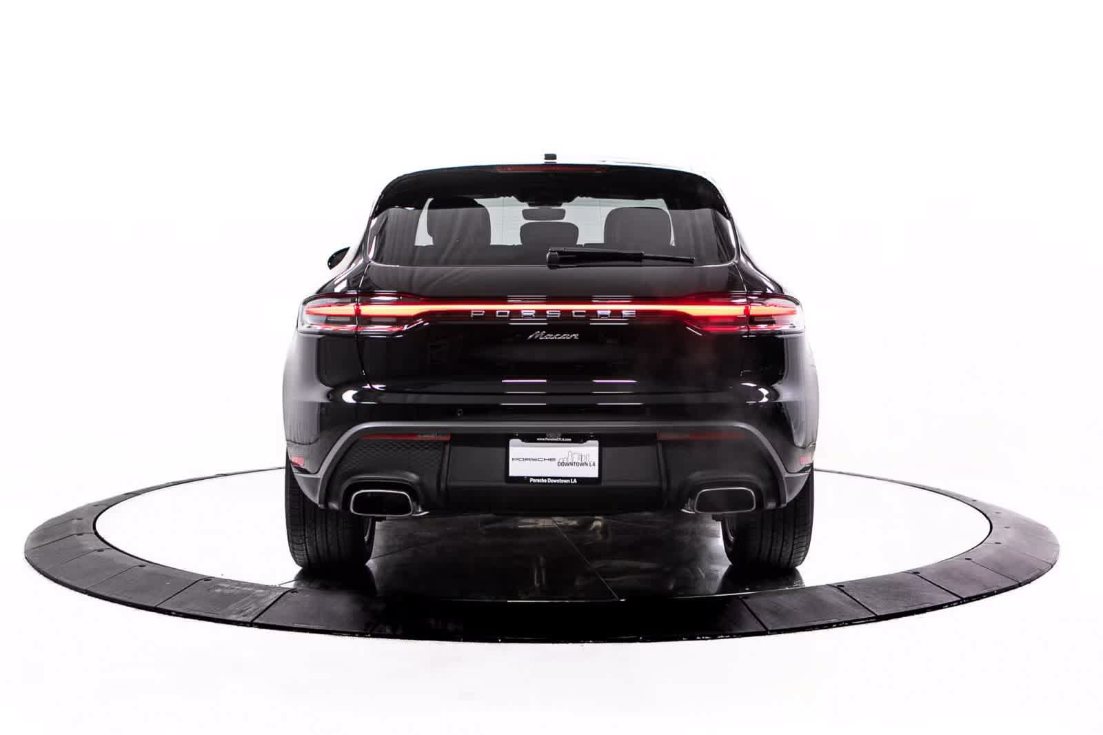 Certified 2026 Porsche Macan AWD/4WD image 4