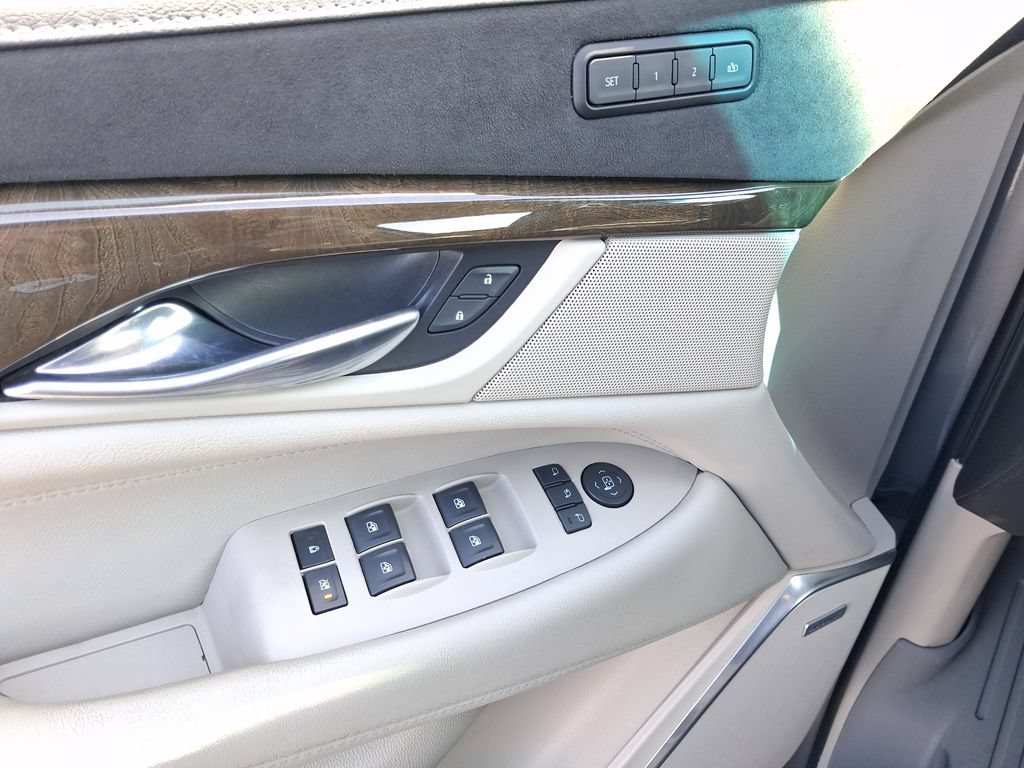 Used 2019 Cadillac Escalade Luxury w/ LPO, Radiant Package AWD/4WD image 19