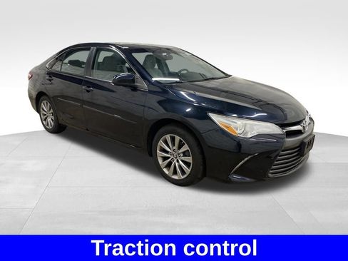 Used 2015 Toyota Camry XLE w/ Moonroof Package FWD image 5