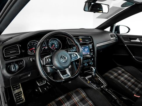 Used 2018 Volkswagen GTI SE FWD image 2