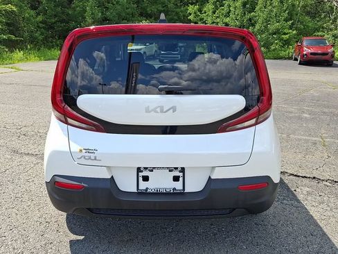 Used 2022 Kia Soul LX w/ Technology Package FWD image 4