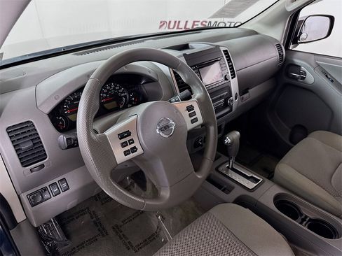 Used 2018 Nissan Frontier SV image 9