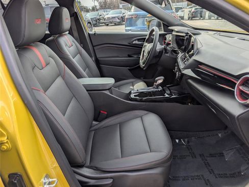 Used 2024 Chevrolet Trax RS w/ Sunroof Package image 12