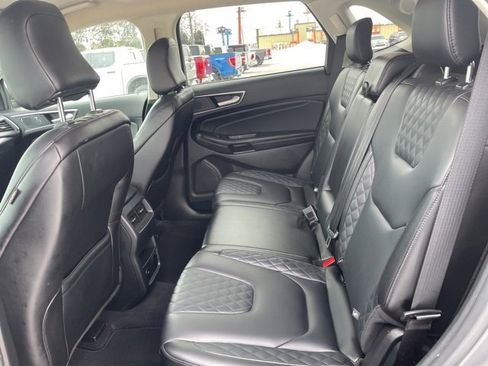 Used 2024 Ford Edge Titanium image 9