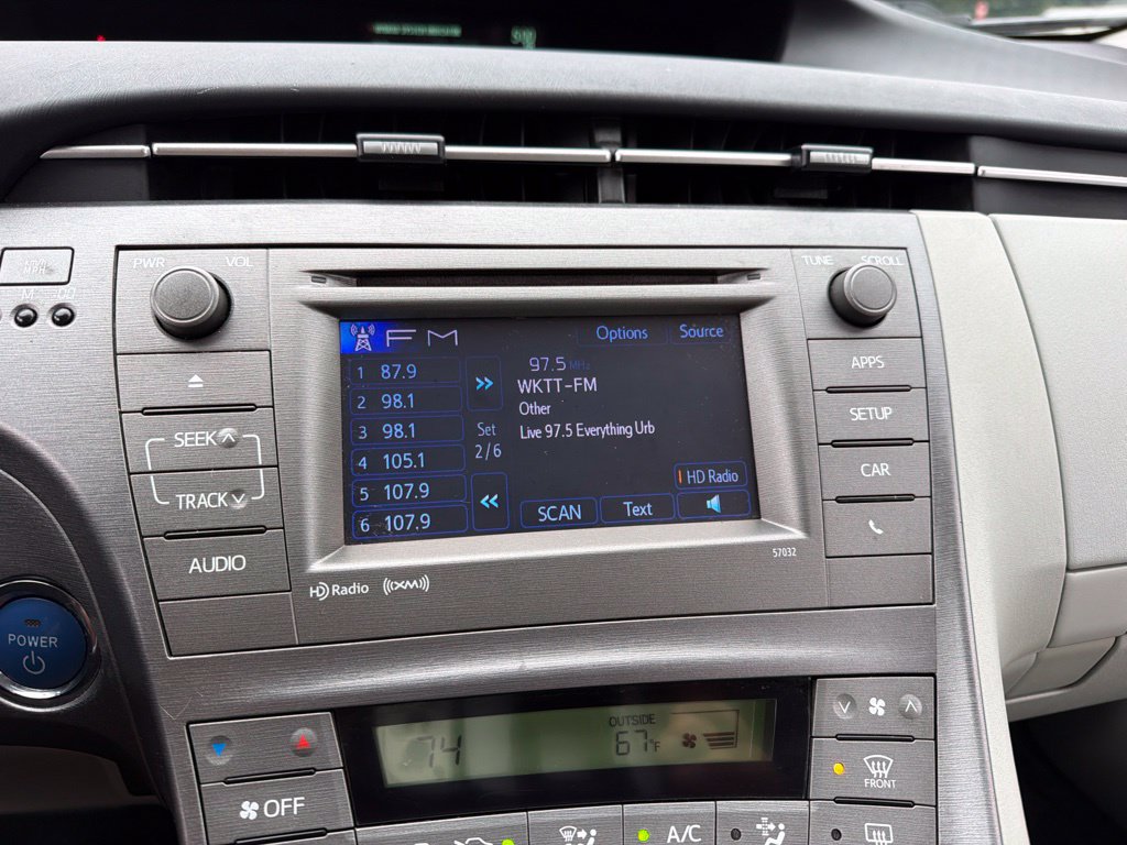 Used 2014 Toyota Prius Three w/ Preferred Accessory Package FWD image 8