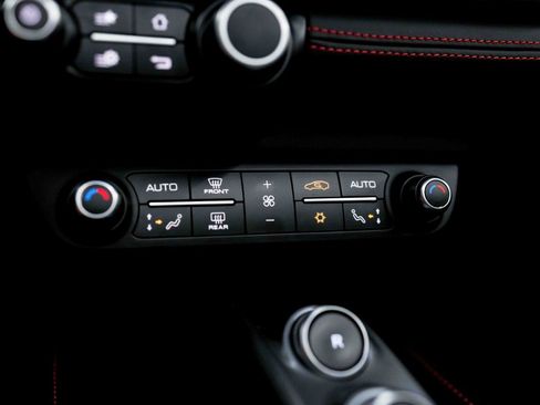 Used 2019 Ferrari Portofino RWD image 65
