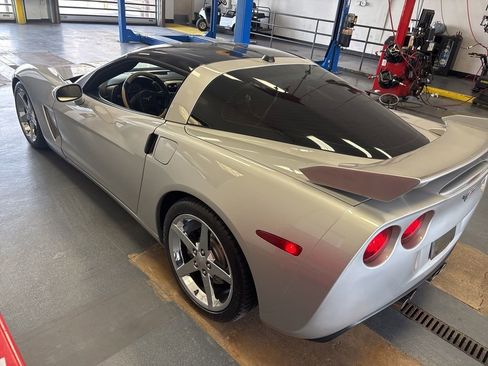 Used 2005 Chevrolet Corvette Coupe w/ Preferred Equipment Group RWD image 7
