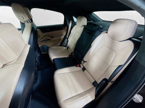 Used 2025 Porsche Cayenne Turbo image 26