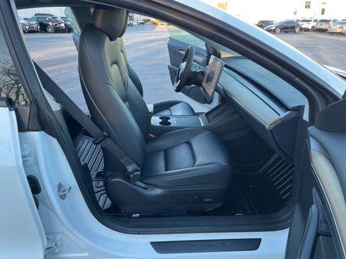 Used 2023 Tesla Model 3 Standard Range image 15