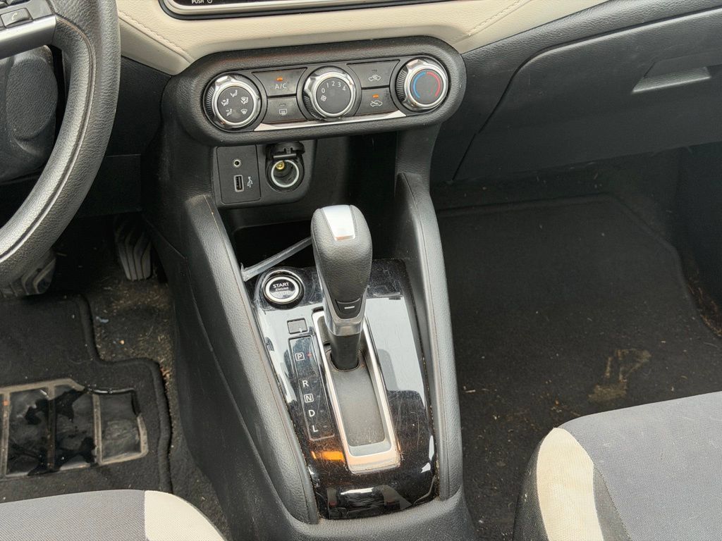 Used 2021 Nissan Versa SV FWD image 13