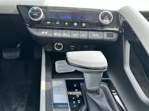 New 2026 Hyundai Elantra Limited FWD image 16
