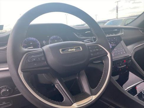 Certified 2023 Jeep Grand Cherokee Altitude AWD/4WD image 9
