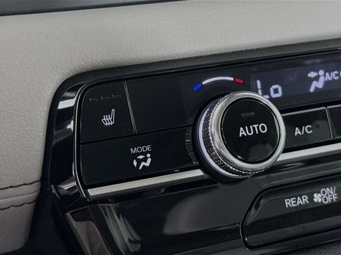 Certified 2025 Honda Pilot Touring image 25