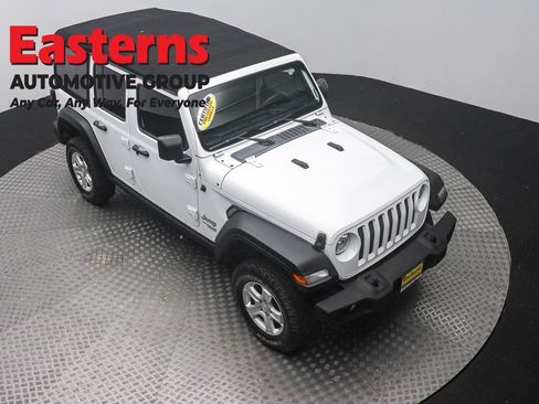 Used 2018 Jeep Wrangler Unlimited Sport S AWD/4WD image 3