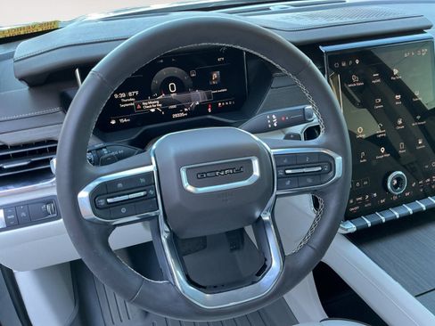 Used 2025 GMC Acadia Denali FWD image 12