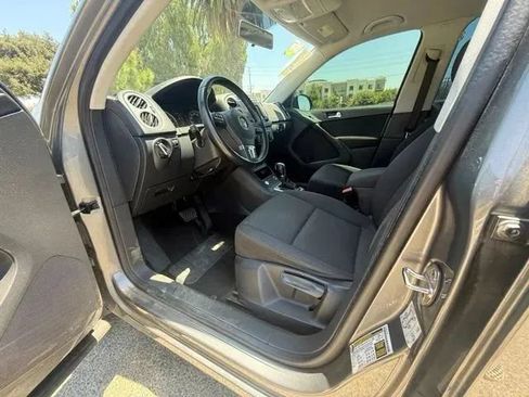 Used 2018 Volkswagen Tiguan Limited w/ Premium Package FWD image 8