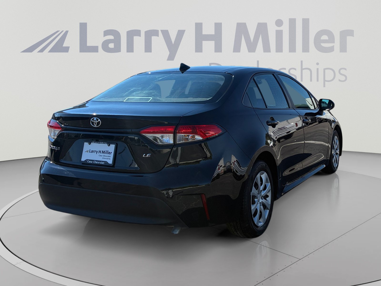 Used 2025 Toyota Corolla LE FWD image 5