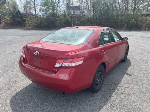 Used 2011 Toyota Camry LE image 5