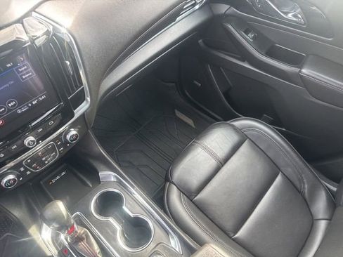 Used 2023 Chevrolet Traverse RS AWD/4WD image 12