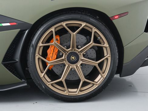 Used 2020 Lamborghini Aventador SVJ image 45