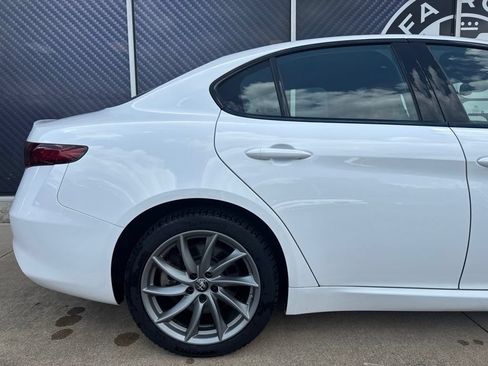 Used 2022 Alfa Romeo Giulia Ti AWD/4WD image 5