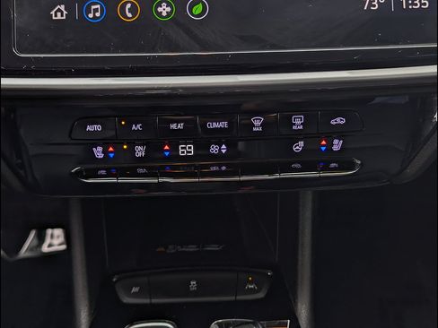 Used 2022 Chevrolet Bolt EUV LT w/ Convenience Package FWD image 32