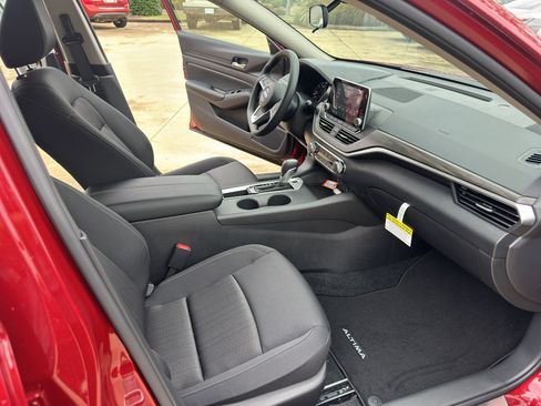 New 2025 Nissan Altima 2.5 SV image 15