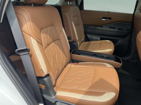 New 2026 Nissan Pathfinder Platinum AWD/4WD image 17