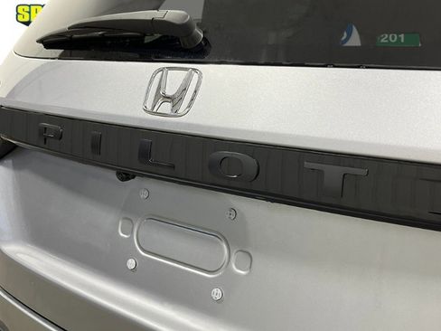 New 2025 Honda Pilot TrailSport image 9