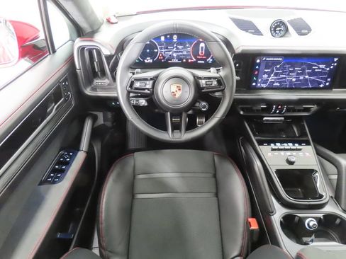 Certified 2025 Porsche Cayenne GTS AWD/4WD image 16