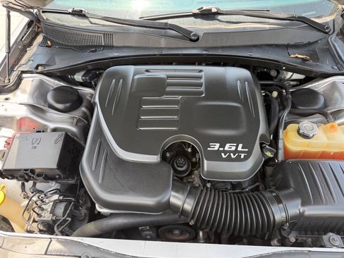 Used 2017 Chrysler 300 Limited w/ 300 Premium Group RWD image 12