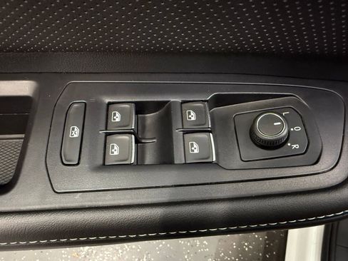 Used 2025 Volkswagen Atlas SE image 10