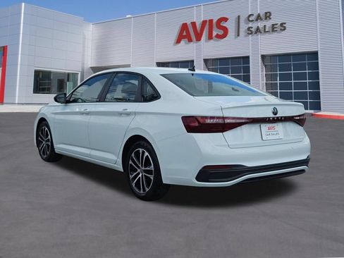 Used 2025 Volkswagen Jetta Sport FWD image 3