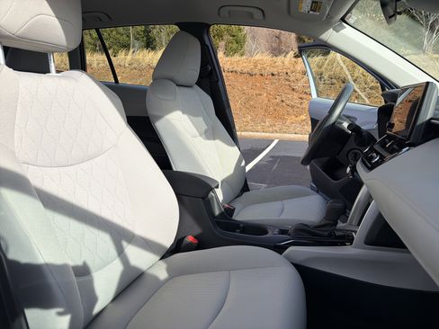 Certified 2024 Toyota Corolla Cross L image 19