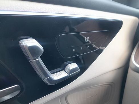 Used 2024 Mercedes-Benz GLC 300 4MATIC image 6