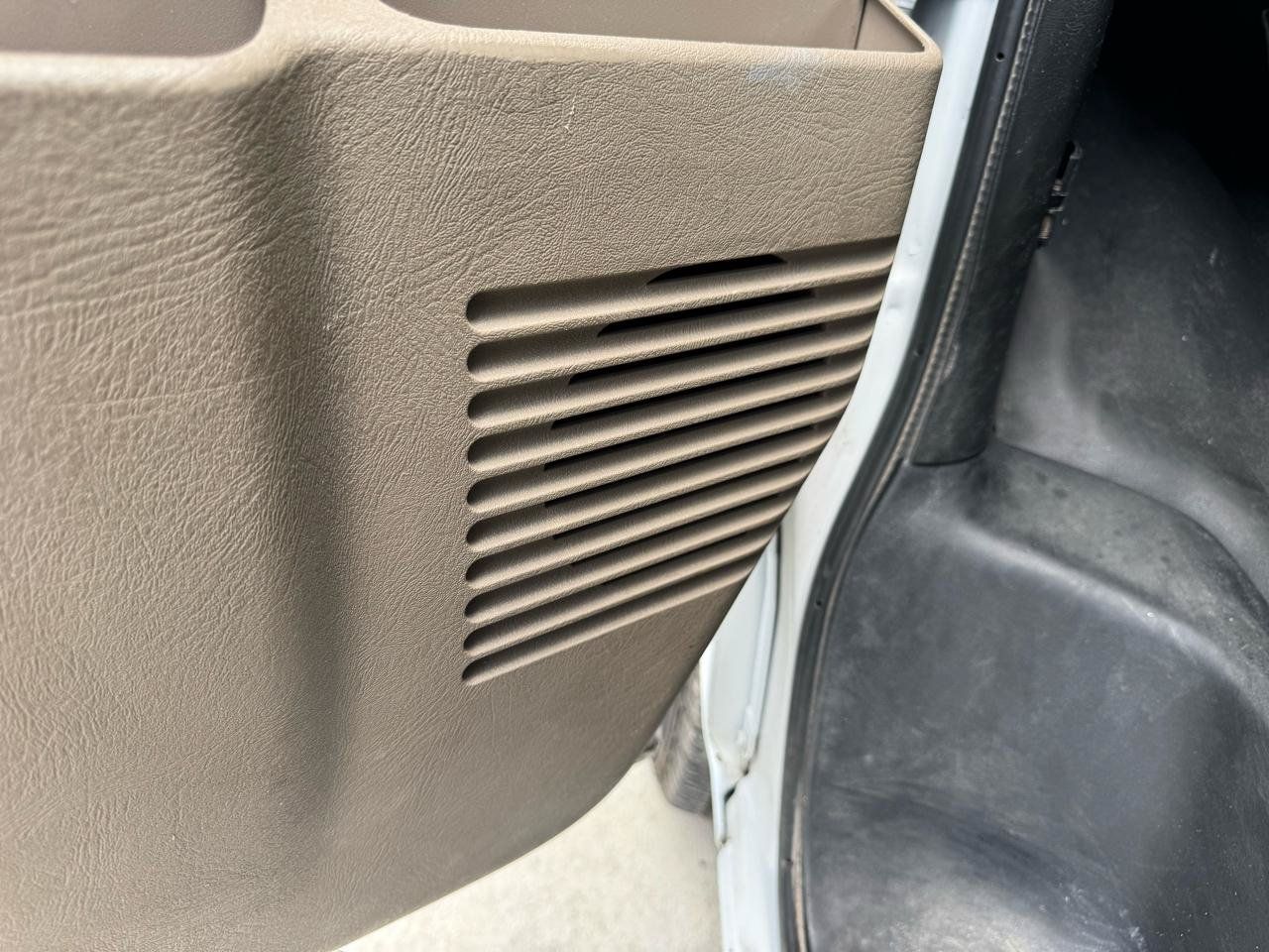 Used 2021 Chevrolet Express 2500 RWD image 16