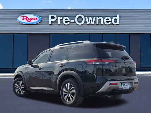 Used 2023 Nissan Pathfinder SL w/ Black Appearance Package image 5