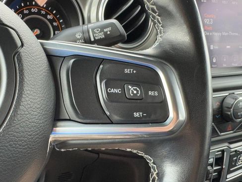 Used 2022 Jeep Wrangler Unlimited Sahara AWD/4WD image 19