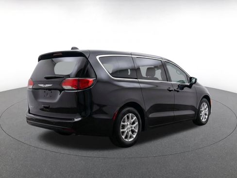 Used 2024 Chrysler Voyager LX FWD image 8