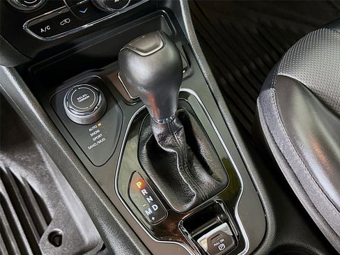 Used 2022 Jeep Cherokee Limited w/ Mopar Interior Package image 17